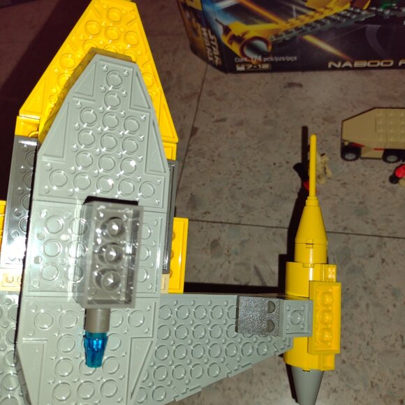 Like New Lego Star Wars Naboo Fighter, R2D2, with original box & instructions - Picture 12 of 13